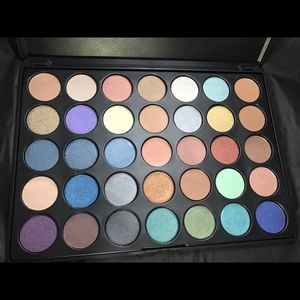 35 colors Eyeshadow palette